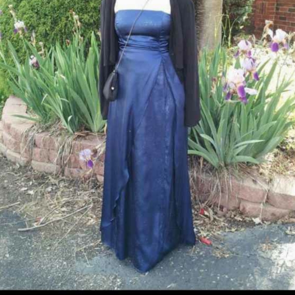 Dark Blue Dress with Sparkling Rose Outlines - Picture 10 of 11